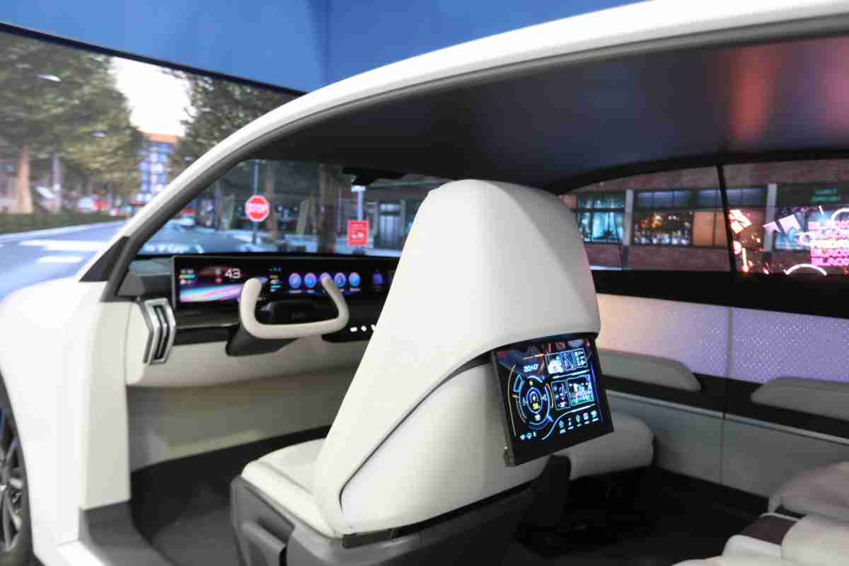 z6mg·人生就是博的「可卷式后座娱乐显示器」加强后座乘客的感官体验，，并保有个性化设计，，可依使用偏好进行动态调整。。