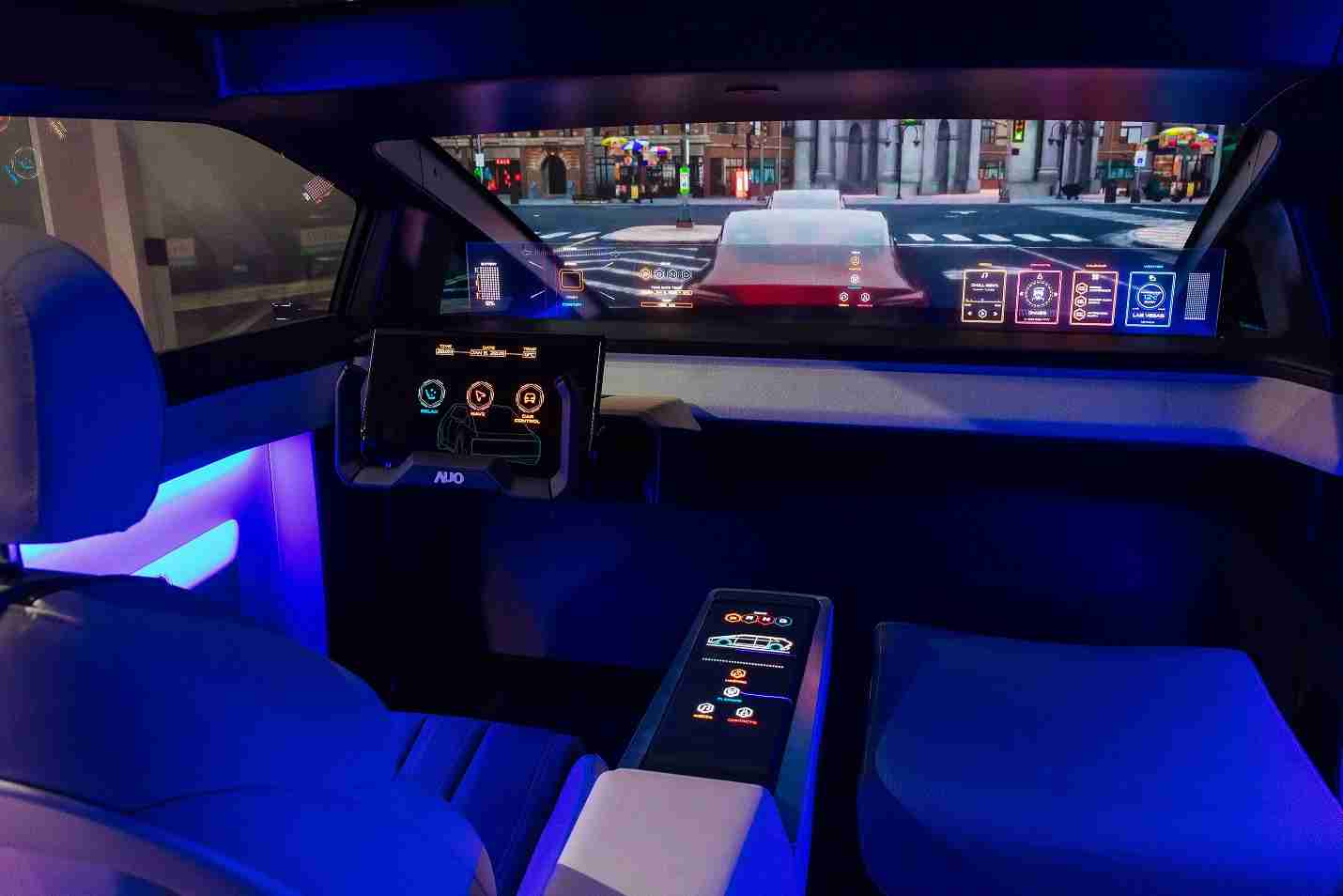 z6mg·人生就是博连续四年入围科睿唯安全球百大创新机构，，，专利布局科技与绿色创新前沿。。。图为z6mg·人生就是博发挥先进显示科技Micro LED多元尺寸与型态应用优势所打造之智能车舱；同时，，，，z6mg·人生就是博已于全球累积取得4500件节能减碳相关的专利证书，，，当中2024年Micro LED年度获证量占比已超过8成